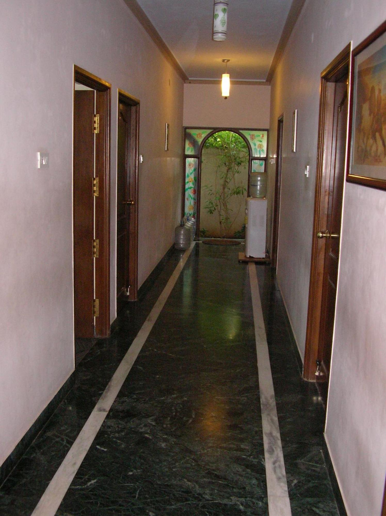 Lloyds Serviced Apartments,Krishna Street,T Nagar Čennai Pokoj fotografie
