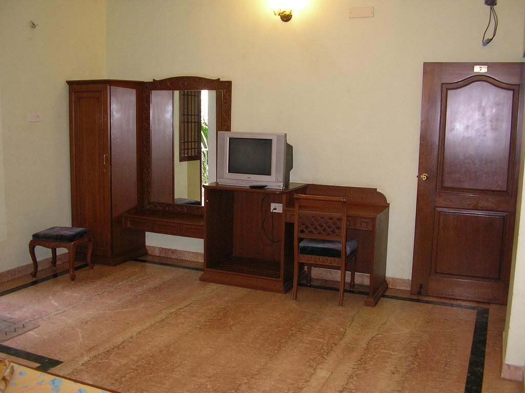 Lloyds Serviced Apartments,Krishna Street,T Nagar Čennai Pokoj fotografie